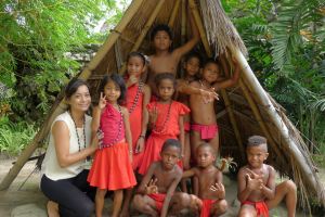 FYLProdelegate,JessicaCaloza,withchildrenfromAetaVillage